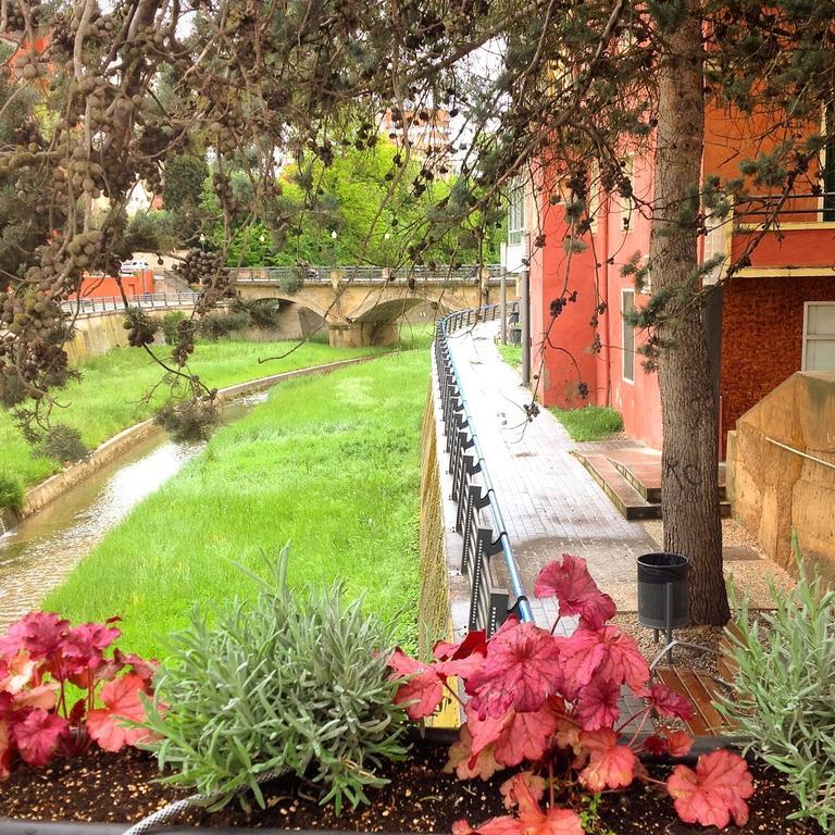 Hostal Pirineos Barbastro Exterior photo