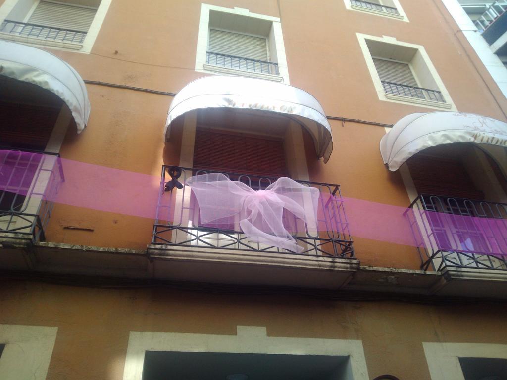 Hostal Pirineos Barbastro Exterior photo