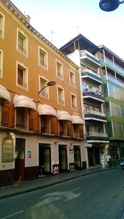 Hostal Pirineos Barbastro Exterior photo