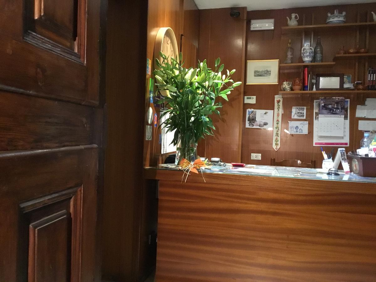 Hostal Pirineos Barbastro Exterior photo